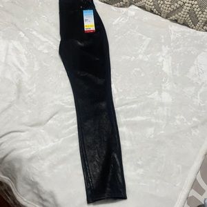 Assets by Spanx leggings size Medium